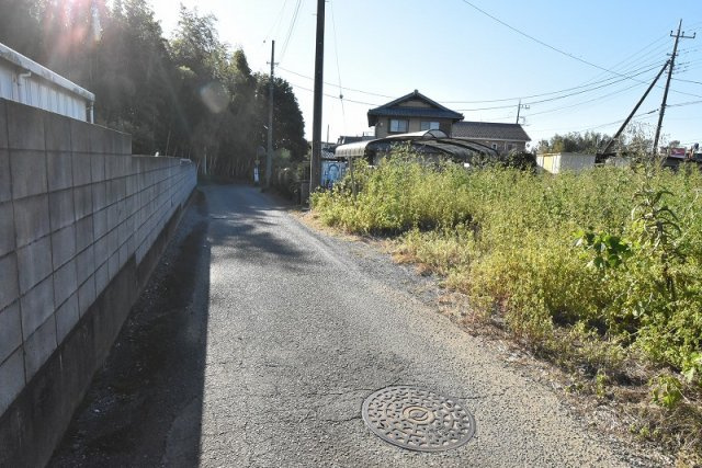 上尾市藤波２丁目・桶川市下日出谷　売地の前面道路含む現地写真