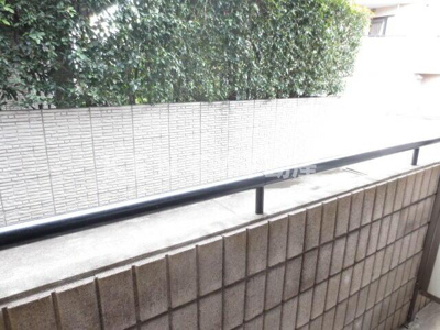 【バルコニー】 | メゾン千鳥 | 開放的で明るい空間を演出してくれるバルコニーです