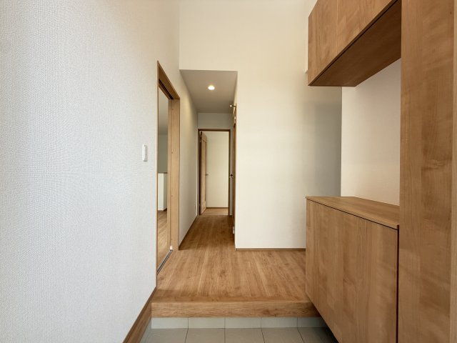南城市佐敷津波古2303番（全3棟）の玄関|※同仕様写真です