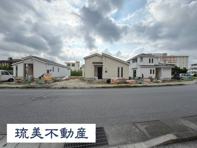 南城市佐敷津波古2303番（全3棟）