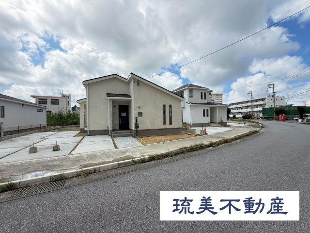 南城市佐敷津波古2303番（全3棟）