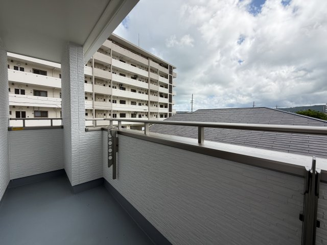 南城市佐敷津波古2303番（全3棟）のバルコニー|※同仕様写真です