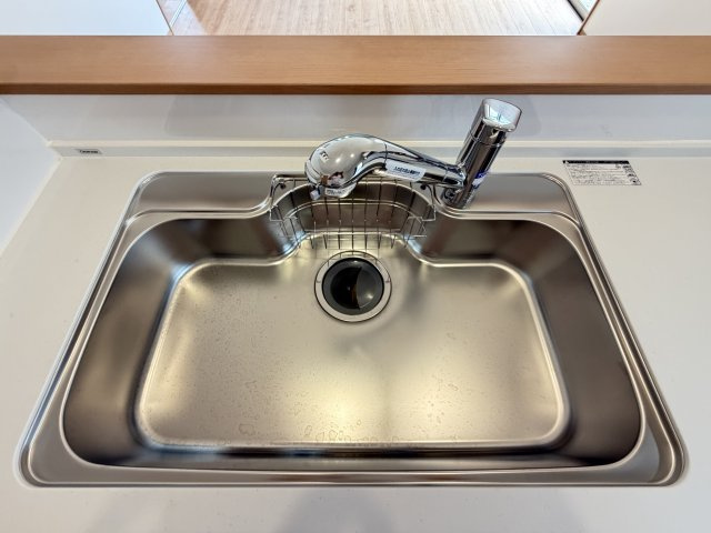 南城市佐敷津波古2303番（全3棟）のキッチン|※同仕様写真です