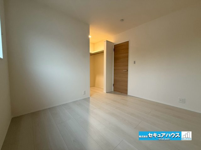 【今からご案内可能】知多市新舞子字神田　全2棟の洋室|【洋室】
◆お子様のお部屋や主寝室、来客時の宿泊室、趣味のお部屋としてもご利用いただけます♪