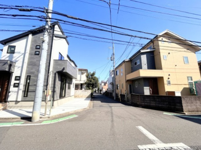 【外観】 | 【仲介手数料２６０万円が無料！】■狛江駅１１分■喜多見駅１１分■狛江市民グランド前■南西角地 | 決算キャンペーン中！
家計応援サービスの限界に挑戦中！
詳細は「諸費用」欄をご確認下さい！
■狛江駅１１分
■目の前に狛江市民グラウンド
■住宅性能評価６項目で最高評価
■長期優良住宅
■ＺＥＨ水準