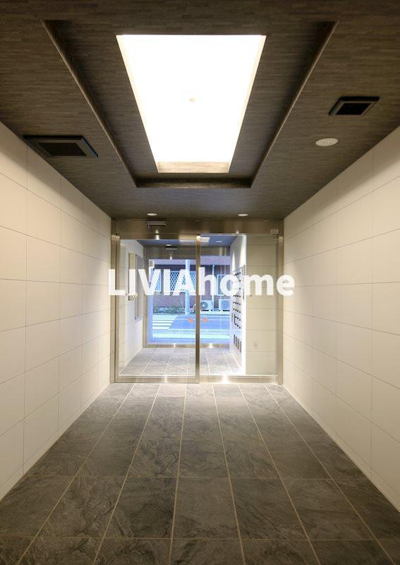 大田区西糀谷３丁目の賃貸マンションのエントランス