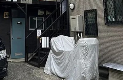 さつきアパートのエントランス