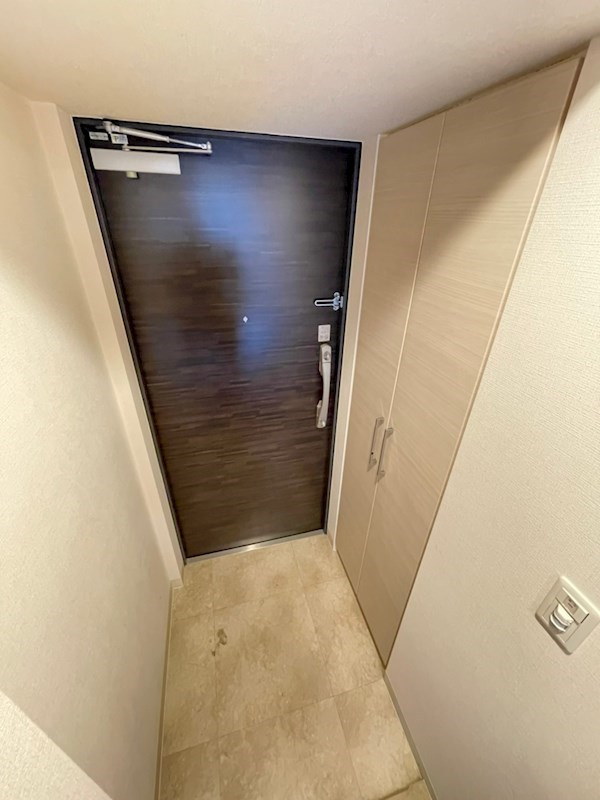 プライムアーバン御堂筋本町の玄関