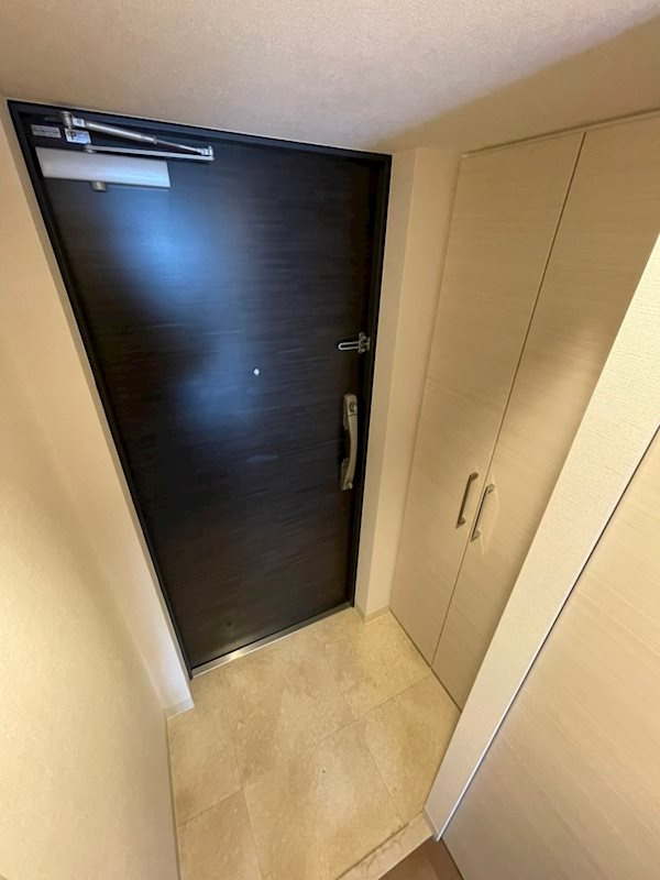 プライムアーバン御堂筋本町の玄関