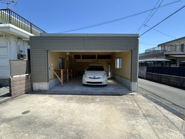 防府市江泊　戸建ての駐車場|ガレージがついています。