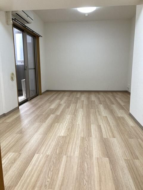 アルカサル御苑の居間・リビング