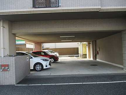 フローレンス観音平和大通りの駐車場