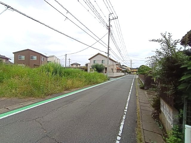 高崎市中居町　売地の前面道路含む現地写真