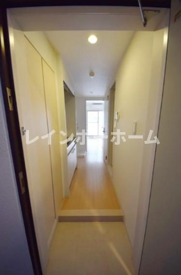 アイリス四つ木の玄関|※別部屋参照写真となります。