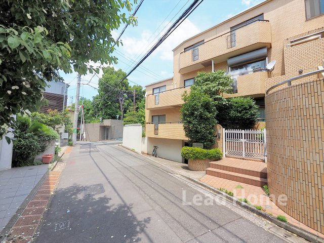 【その他】 | アトウェル神山 | 閑静な住宅街に広がる見通しの良いフラットな前面道路！車通りも穏やかで毎日のお散歩も安心感があります♪