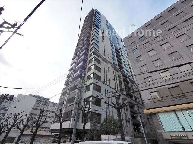 【外観】 | プラウドタワー渋谷 | 見通しが良くきれいに整備されたフラットなアプローチ！駅からのアクセスも良く日々のお出かけも快適です♪