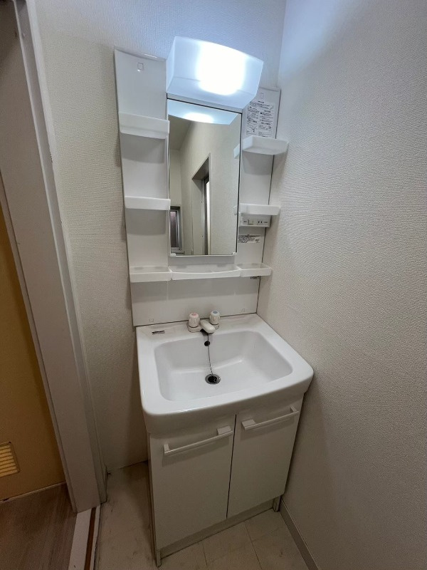 志木市中宗岡３丁目のアパートの洗面所