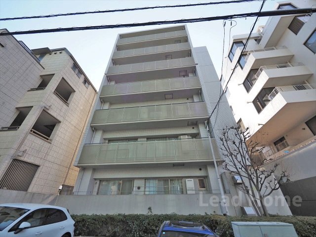 【外観】 | 渋谷常盤松ハウス | 青空に美しく映えるスタイリッシュで堂々とした外観！日当たりや風通しにも恵まれた心地よい住環境です♪