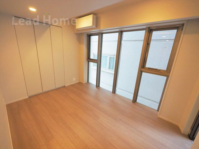 【洋室】 | プラウド渋谷東 | 大きな窓がある明るい洋室！心地よい風が通り抜け毎朝すっきりと爽快に目覚められます♪