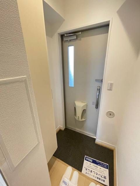 フラット柏の玄関|明るい玄関です