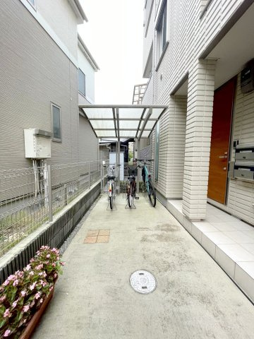 ヴィラ クオンのロビー|★屋根付き駐輪場★