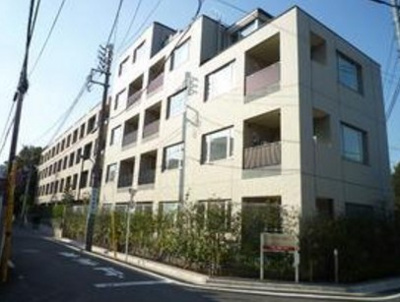 【外観】 | コートハウス中野坂上 | 鉄筋コンクリート造のがっちりとした建物。