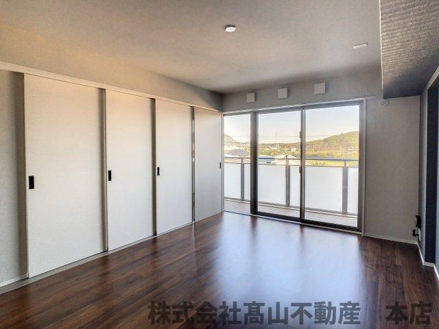 宗像市東郷５丁目の賃貸マンションの居間・リビング