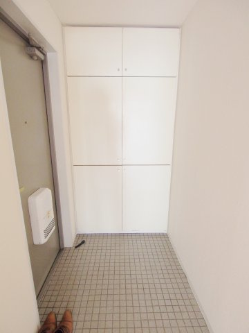 クレセントハウスの玄関