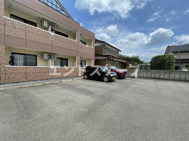 ガーデンヒルの駐車場|高崎、前橋のお部屋探しはエンドスケープまで！お客様の理想お聞かせ下さい♪