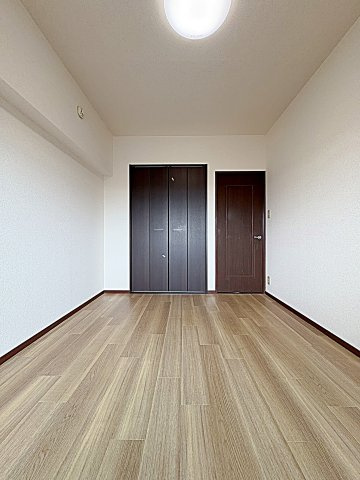 スカイヒルズ植田の洋室