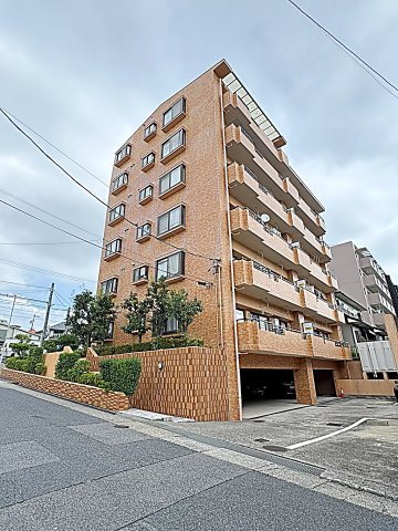 スカイヒルズ植田の外観