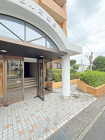 スカイヒルズ植田のエントランス