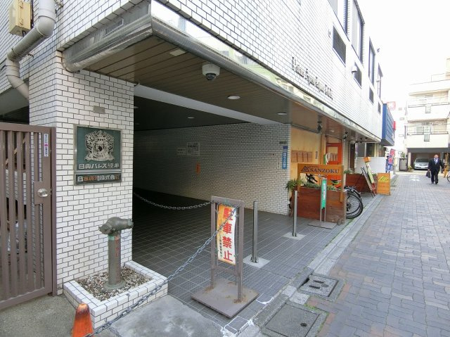 日興パレス綾瀬のエントランス