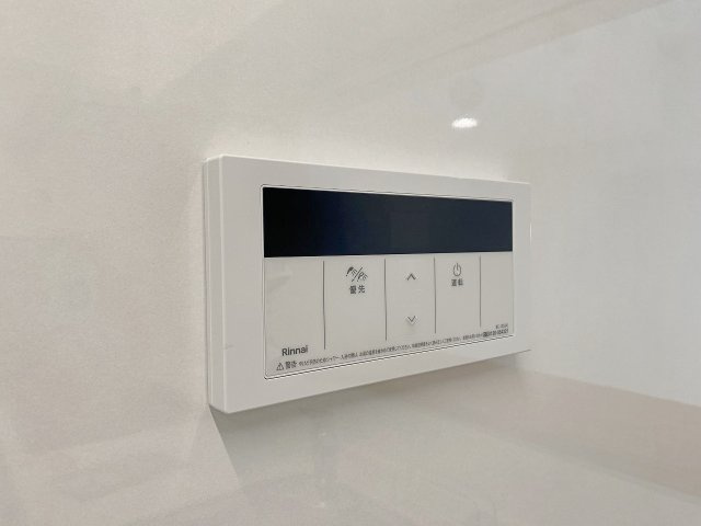 ライオンズガーデン東大宮弐番館の発電・温水設備|いつでも温かいお風呂に入り直せる便利な追い焚き機能を搭載しております。時間が経っても手軽に最適なお湯の温度へ温め直せるため、ご家族全員の入浴時間がバラバラな場合でも大変重宝いたします。