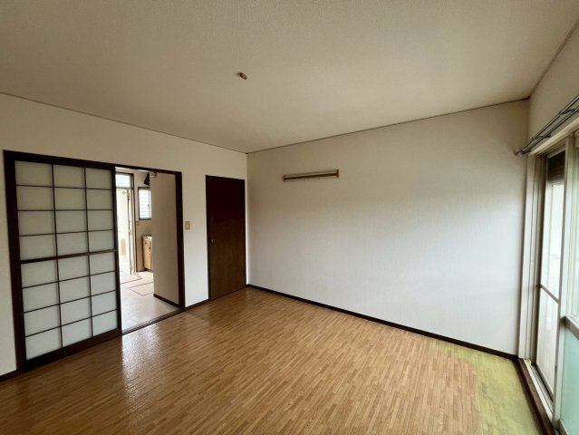 中央ジュネスの居間・リビング