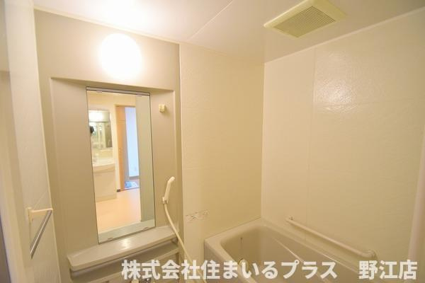 ルピナス鶴見の浴室
