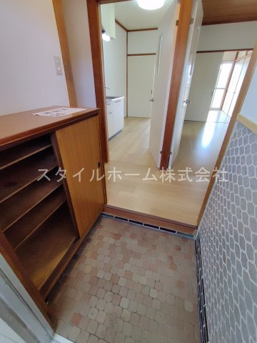 牛川グリーンハイツの玄関
