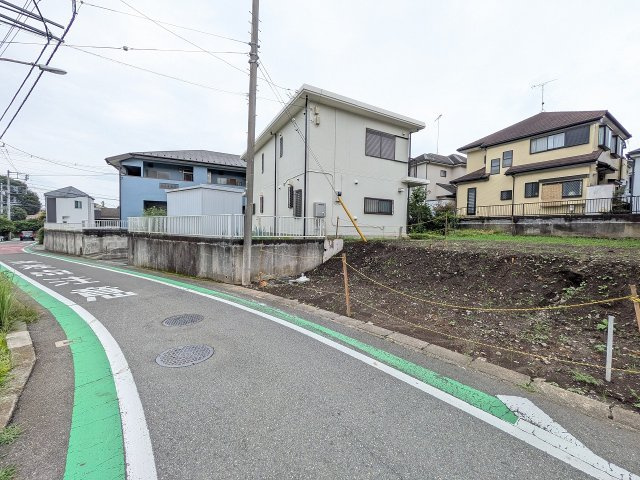 八王子市　緑町　新築一戸建て　８期の前面道路含む現地写真|～北側4ｍ道路に面しています～