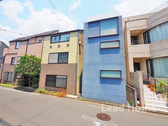【外観】 | 港区西麻布2丁目 | 陽当たりと風通しの双方が良好な住環境です！室内全体に新鮮な空気と明るい光を取り込むことができます♪
