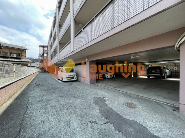 エスティーム・アン櫛原の駐車場|駐車場があるので、車を買う予定の方も安心です