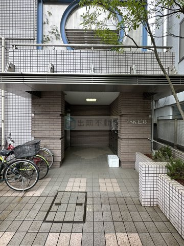 新宿区高田馬場３丁目の賃貸マンションのエントランス