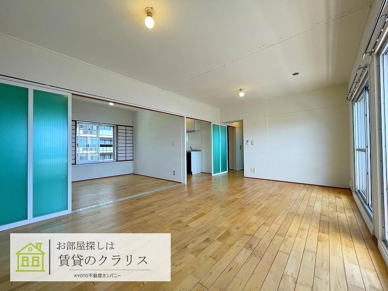 2＋Apartment（ツープラスアパートメント）の居間・リビング