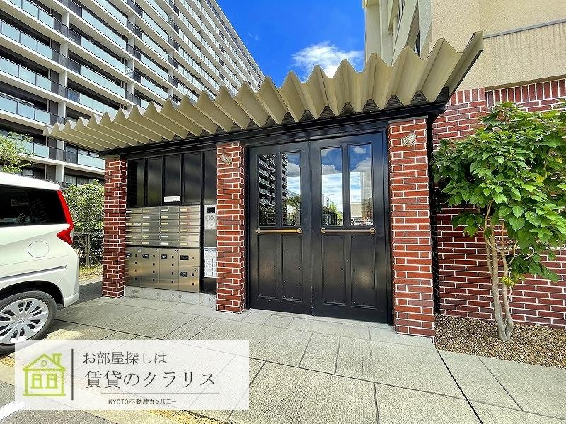 2＋Apartment（ツープラスアパートメント）のエントランス