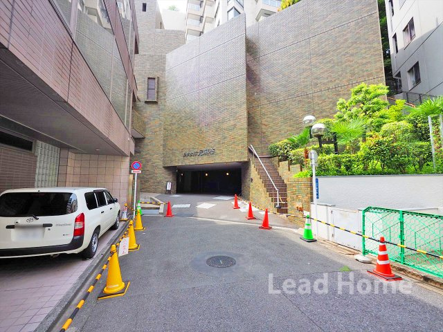 【その他】 | ウィスタリア元麻布 | 前面道路