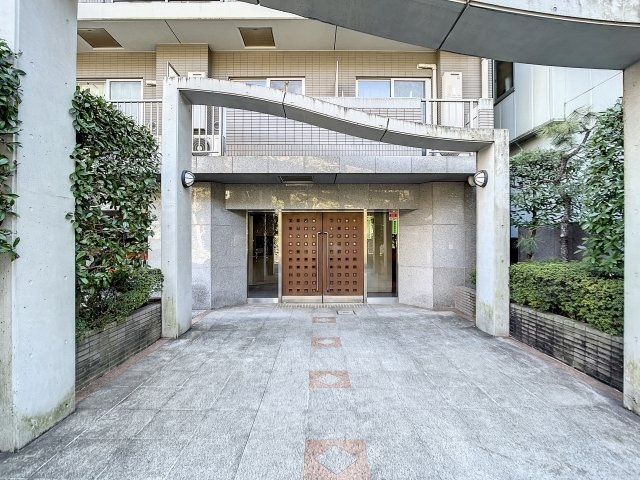 菱和パレス護国寺駅前のエントランス