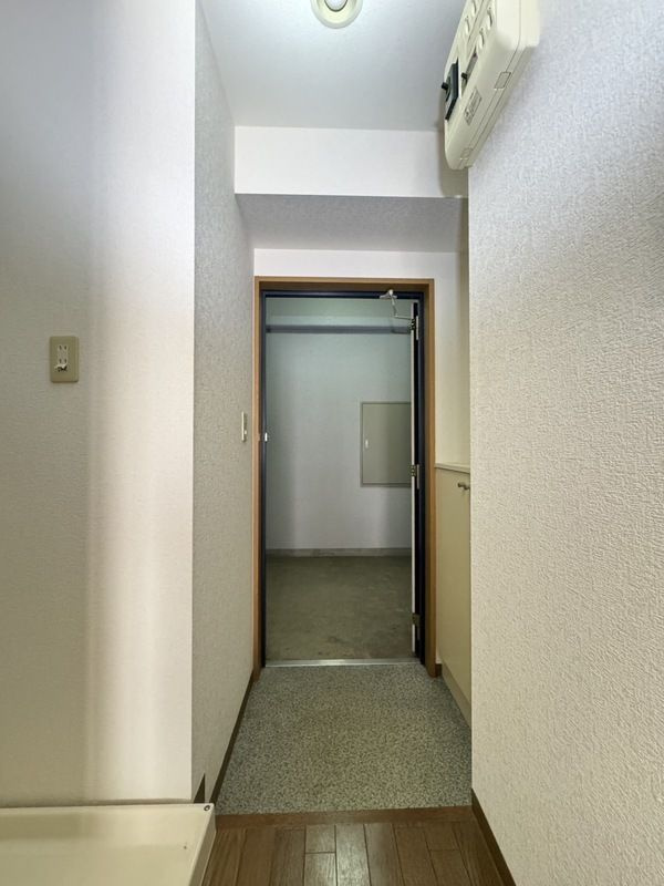 スカイマンションの玄関