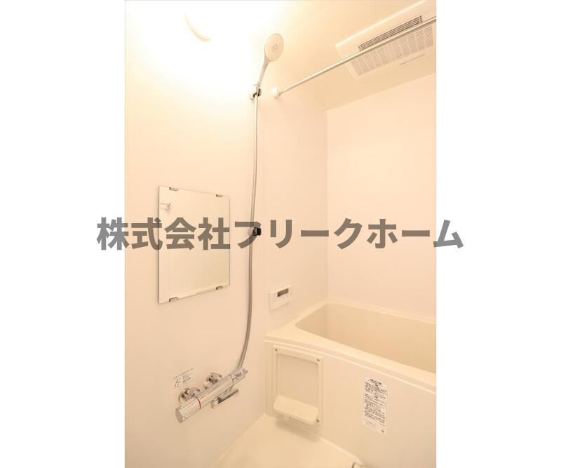 三鷹市上連雀８丁目のアパートの浴室