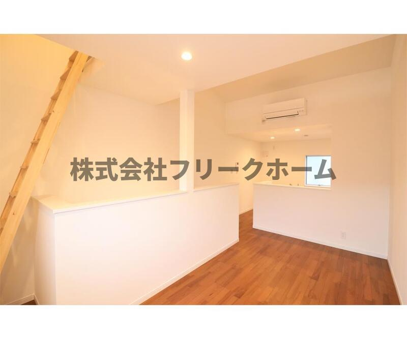 三鷹市上連雀８丁目のアパートの居間・リビング