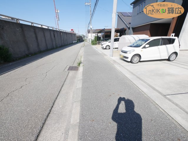 姫路市白浜町宇佐崎中1丁目　中古戸建の前面道路含む現地写真