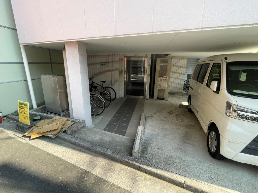 ラヴィエント三ノ輪パークサイドのエントランス